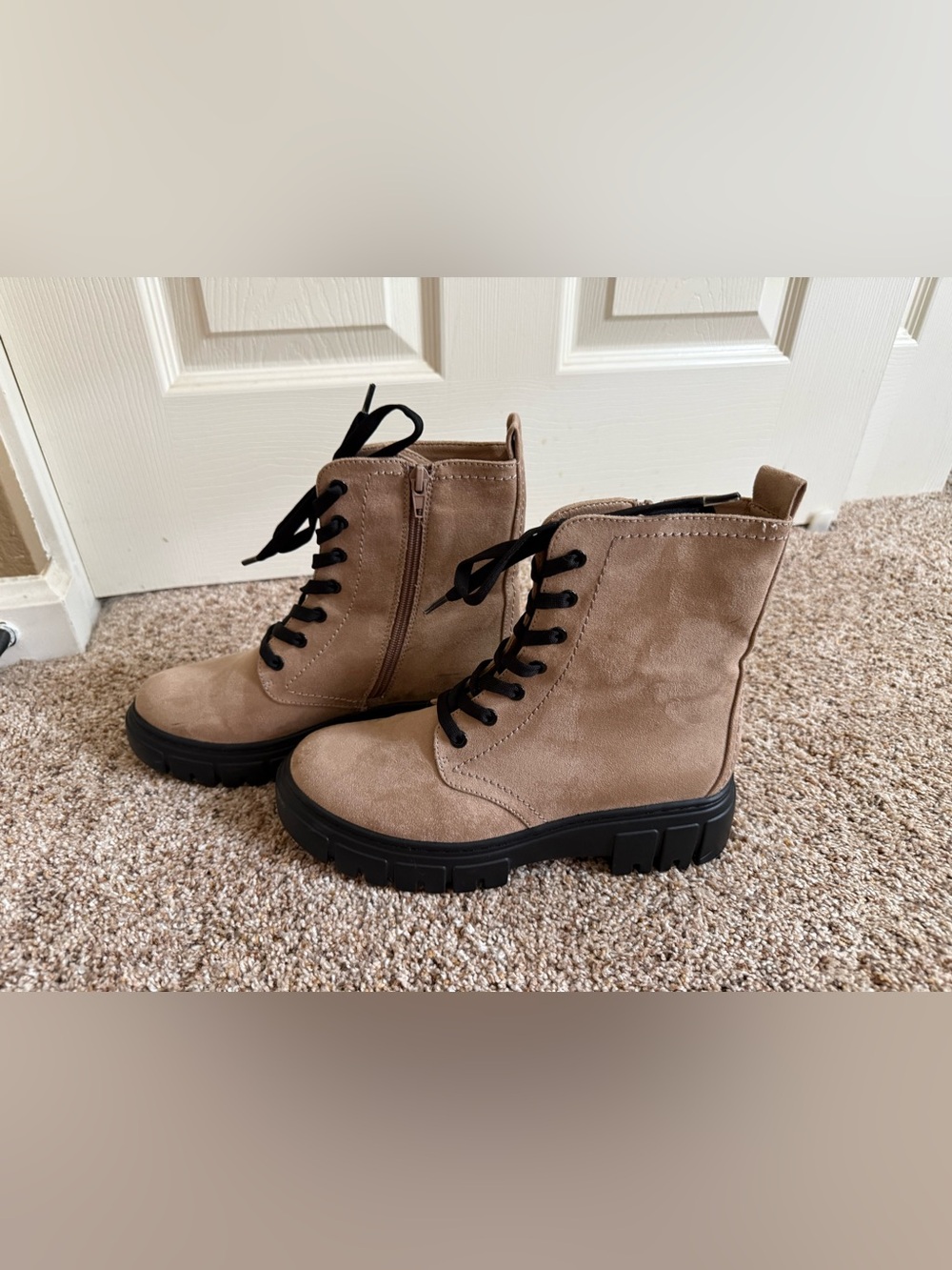 Limelight Taupe Chunky Combat Boots Women’s Size 8
